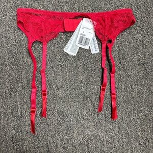 NWT Forever 21 garter belt, size S